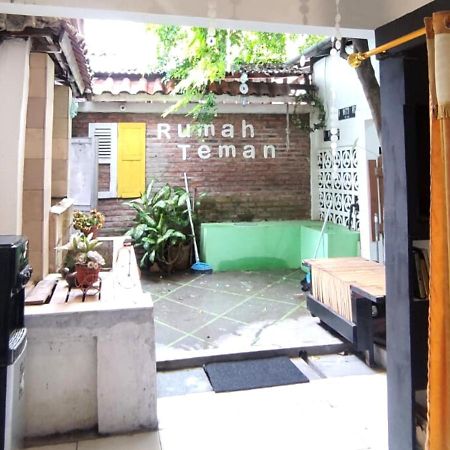 Rumah Teman Hostel Семаранг Екстер'єр фото