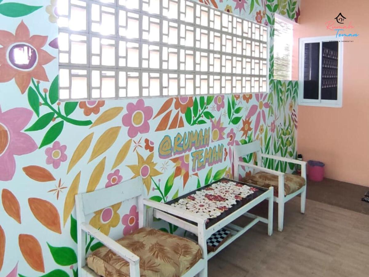 Rumah Teman Hostel Семаранг Екстер'єр фото